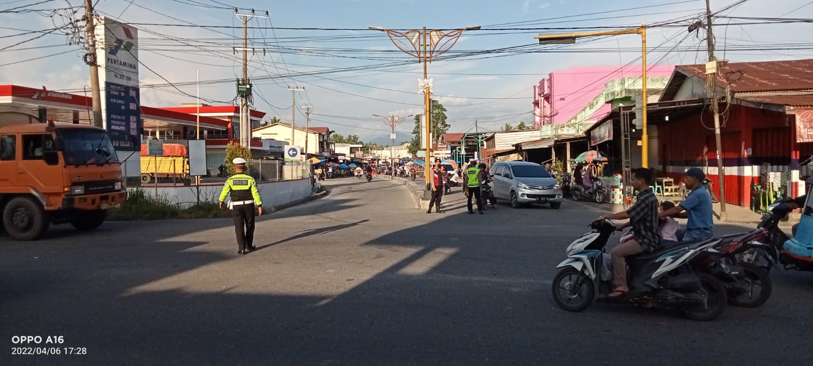 Cegah Kemacetan Jelang Buka Puasa, Personel Polres Subulussalam Atur Lalu Lintas
