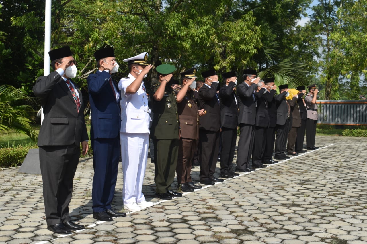 Peringati Harkitnas, Forkopimda Cilacap Lakukan Ziarah dan Tabur Bunga di TMP Surengrono