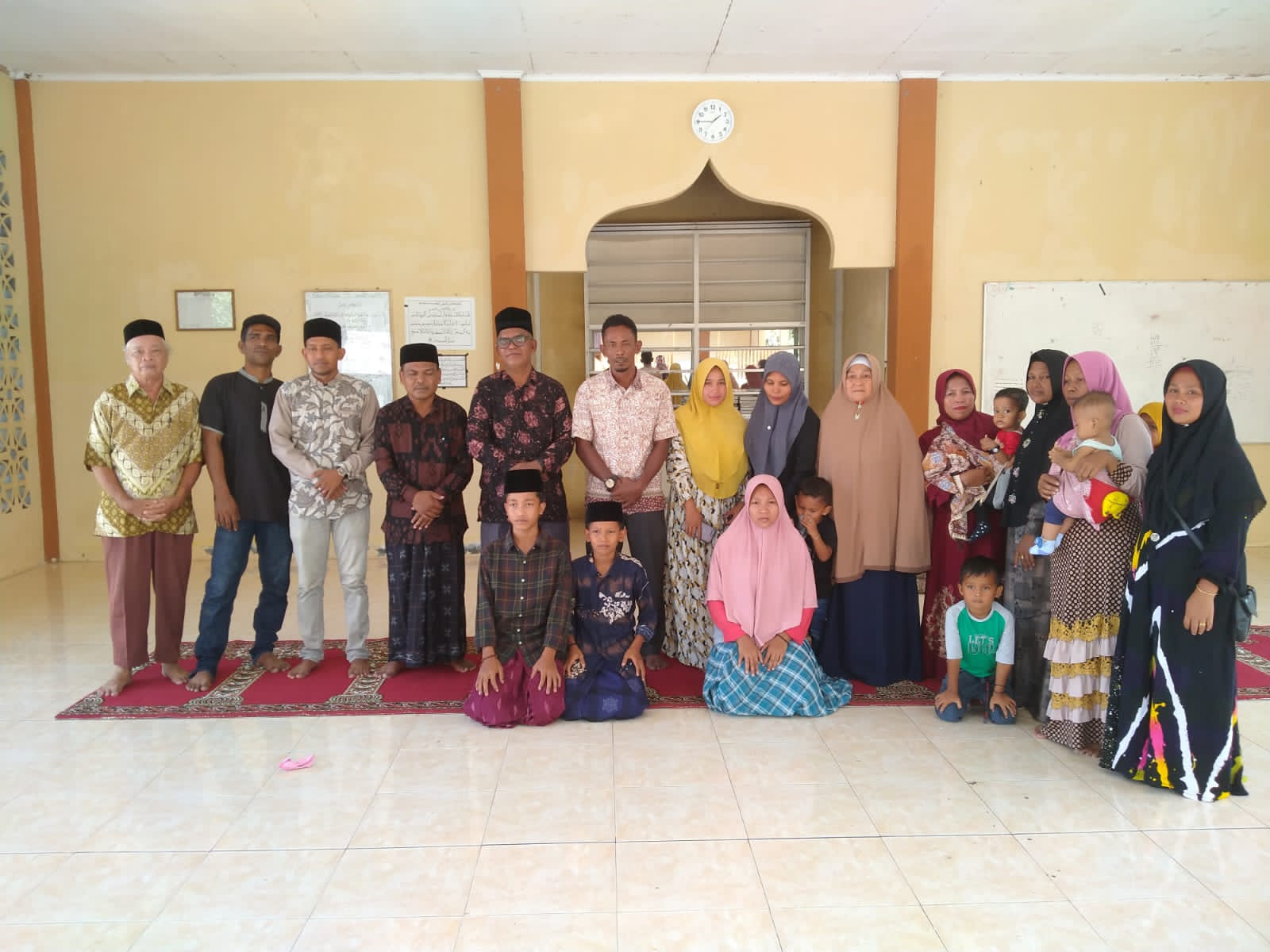 Ketua Tim Acheh Future Mengikat Kontrak Dengan Yayasan Darul ma,arifah Untuk Anak Yatim/Piatu.