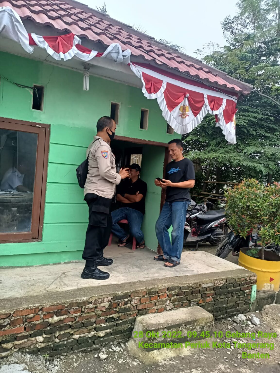 Temui Ketua RW, Bhabinkamtibmas beri Himbauan Harkamtibmas dan Prokes 19