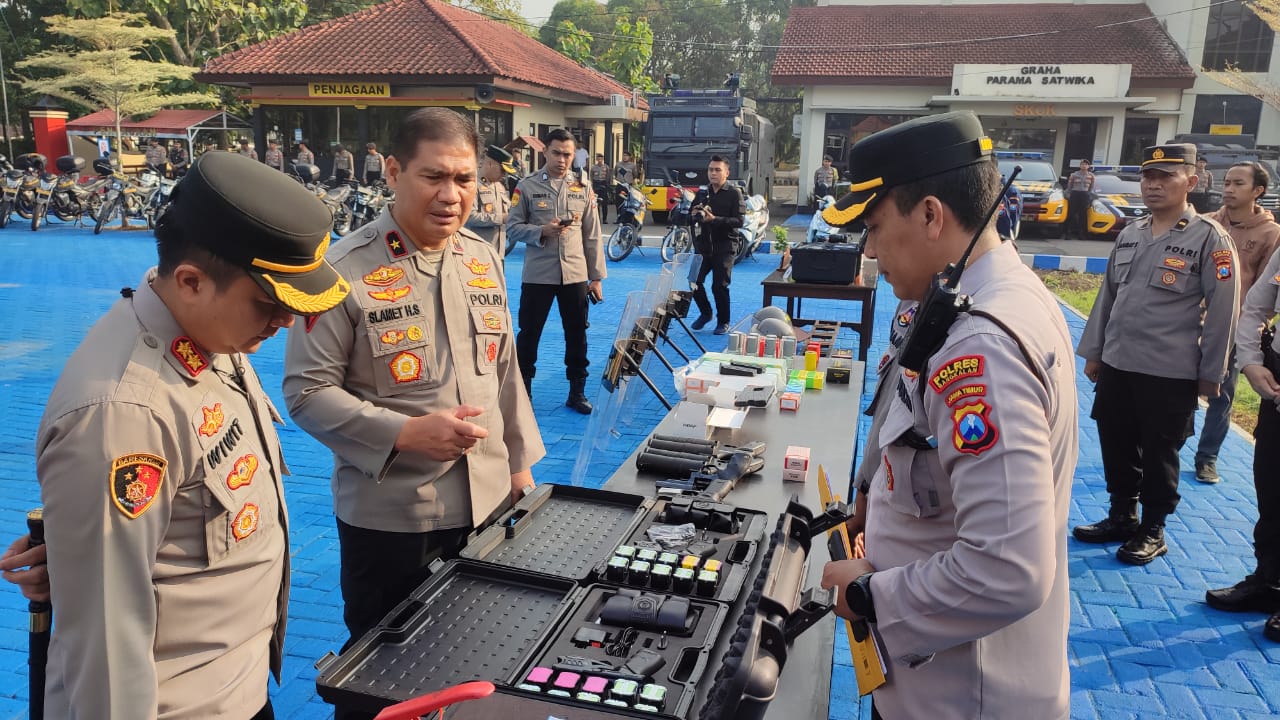 Wakapolda Jatim Cek Kelayakan Almatsus dan Ranmor Dinas di Polres Bangkalan Jelang Pilkades 2023