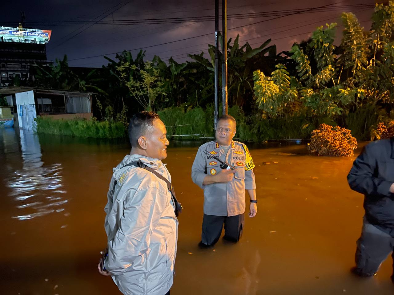 Pastikan Warganya Dalam Kondisi Aman, Kapolresta Cilacap Cek Banjir Diwilayah Kota