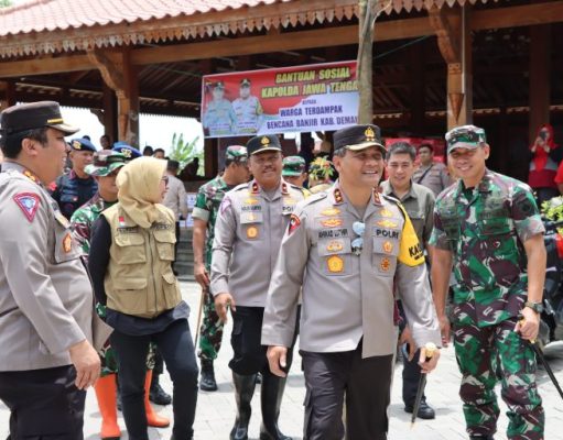 Kunjungi Korban Banjir di Demak, Kapolda Jateng : Segera Salurkan Logistik dan Obat – obatan