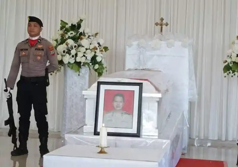 Jenazah AKBP Buddy Tiba di Manado Disambut Tangis Haru Keluarga.