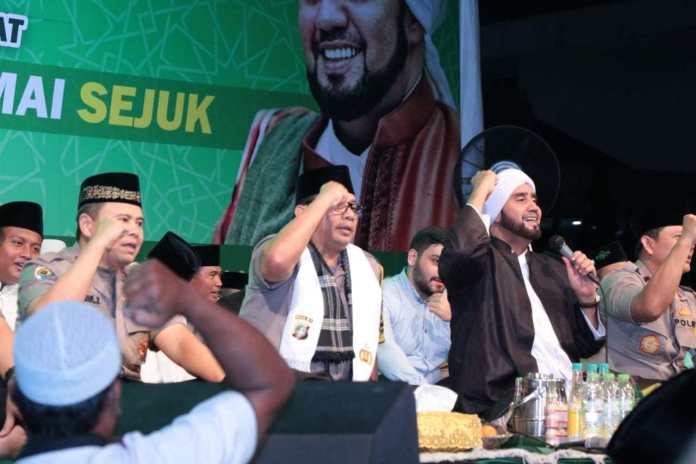 Kapolda-Metro-Jaya-Irjen-Pol-Dr-Gatot-Eddy-Pramono-dan-Habib-Syech-bin-Abdul-Qodir-Assegaf-di-acara-Tabligh-Akbar-Sholawat-dan-Doa-Bersama