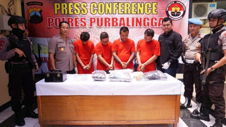 PicsArt_12-04-06.12.55-800x450-750x422