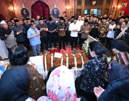 Presiden Jokowi Takziah ke Rumah Duka Almarhumah Mooryati Soedibyo