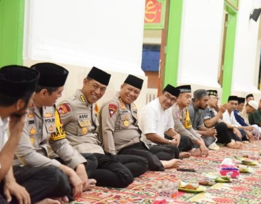 Kapolda Maluku Buka Puasa Bersama Jamaah Masjid An-Nur Batu Merah