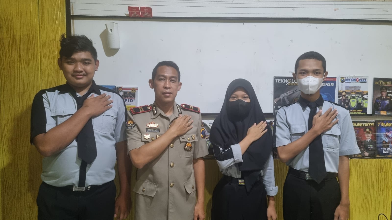 Hari Terakhir Siswa-siswi SMK PGRI Sooko Mojokerto Prakerin (Praktek Kerja Industri) di Polresta Mojokerto