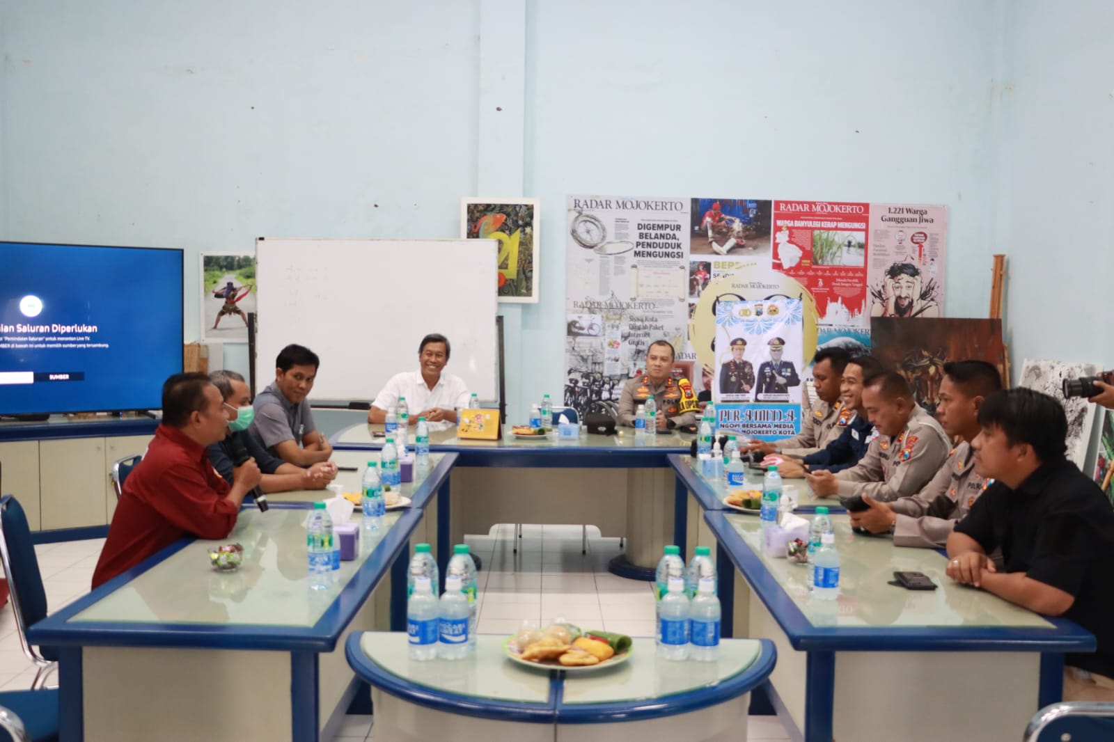 Piramida: Kapolresta Mojokerto Mengenal Koran Mulai Belajar Mengeja