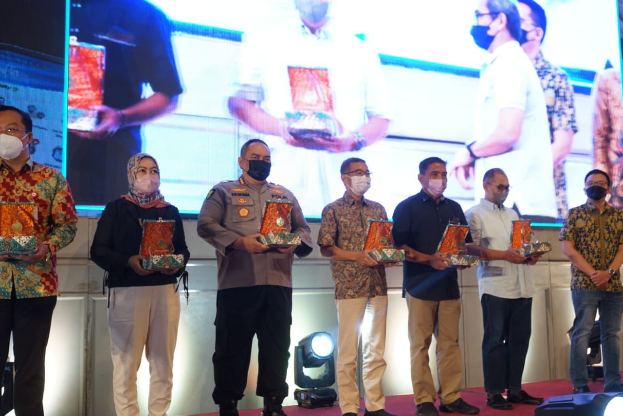 Polda Jatim Menerima Penghargaan Dari Badan Penyelenggara Jaminan Sosial (BPJS) Kesehatan