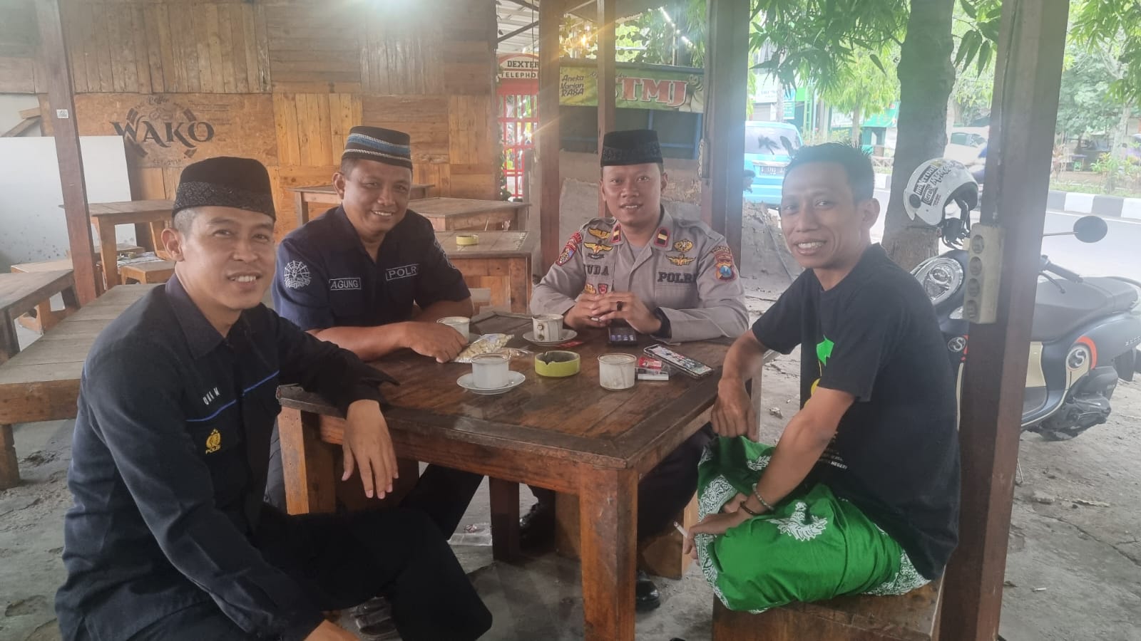 Cangkrukan Kamtibmas Bersama Ketua GP Ansor Demi Wujudkan Pemuda Mojokerto Berjiwa Nasionalisme