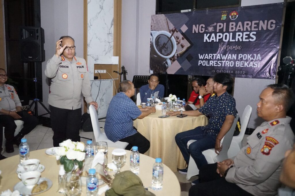 Jalin Sinergitas & Mempererat Silaturahmi, Kapolres Metro Bekasi Gelar Ngopi Bareng Wartawan