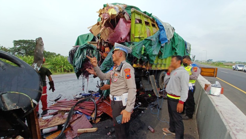 Kecelakaan Bus Tabrak Truk di KM 247 Tol Road Pejagan – Pemalang, Ini Penjelasan Kasatlantas Polres Brebes