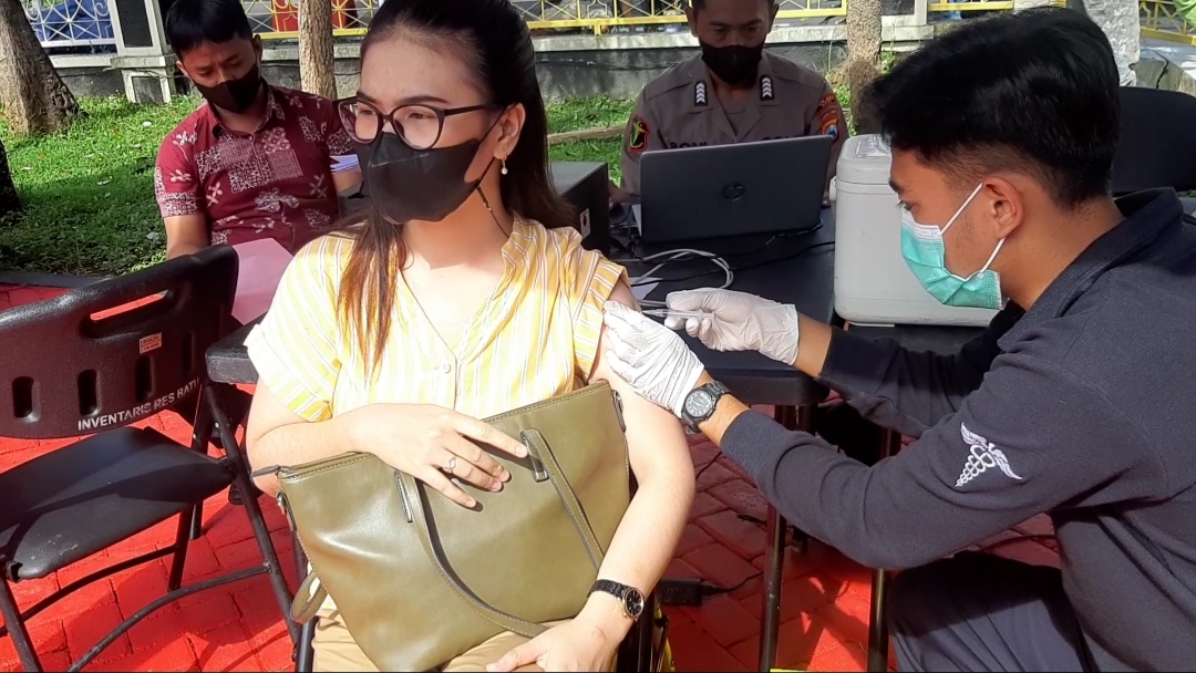 Memasuki Akhir Tahun, Polres Batu Maksimalkan Vaksinasi