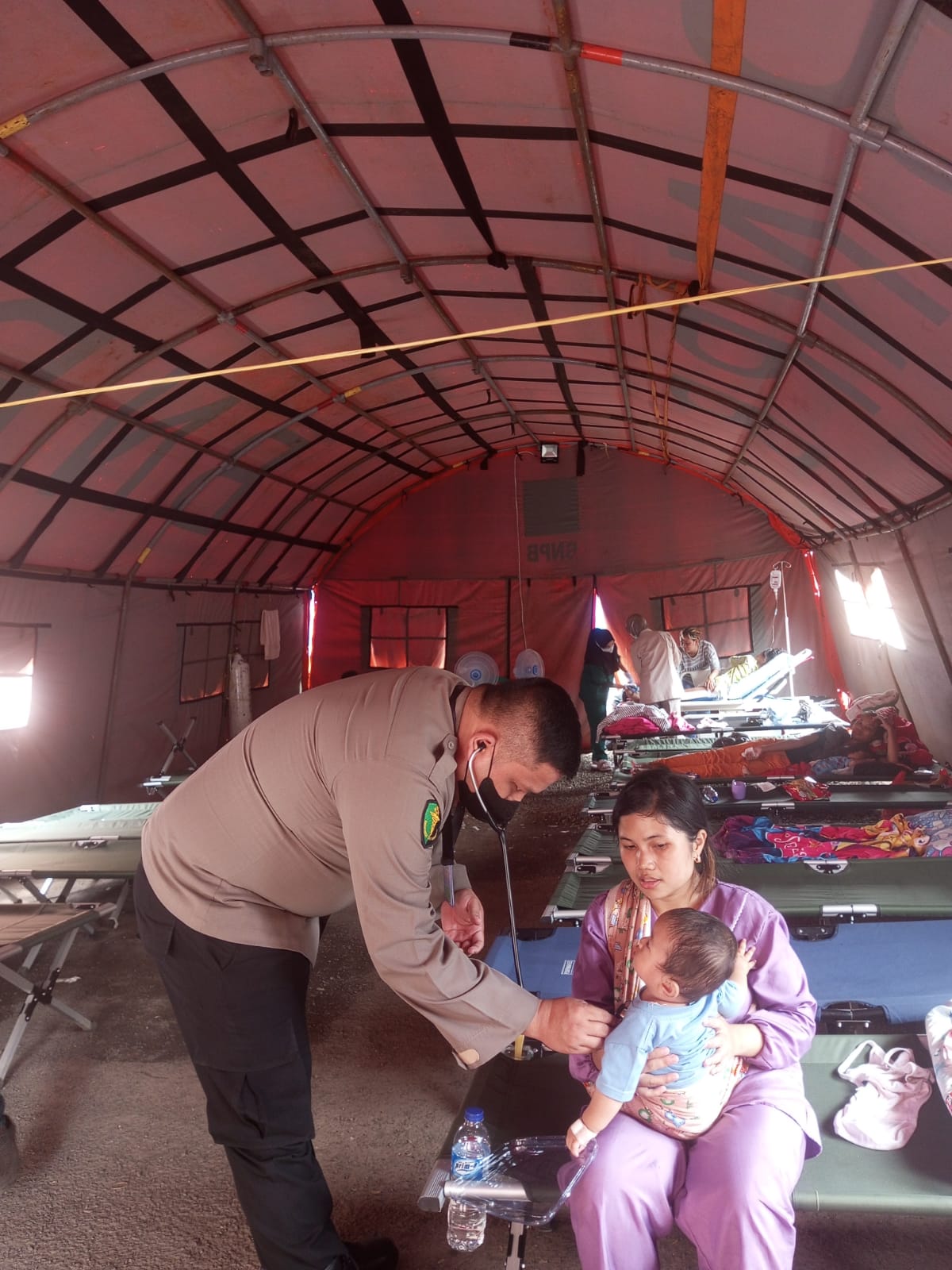 Cara Dokkes Polri Ciptakan Posko Pengungsian Gempa Cianjur yang Sehat dan Bersih