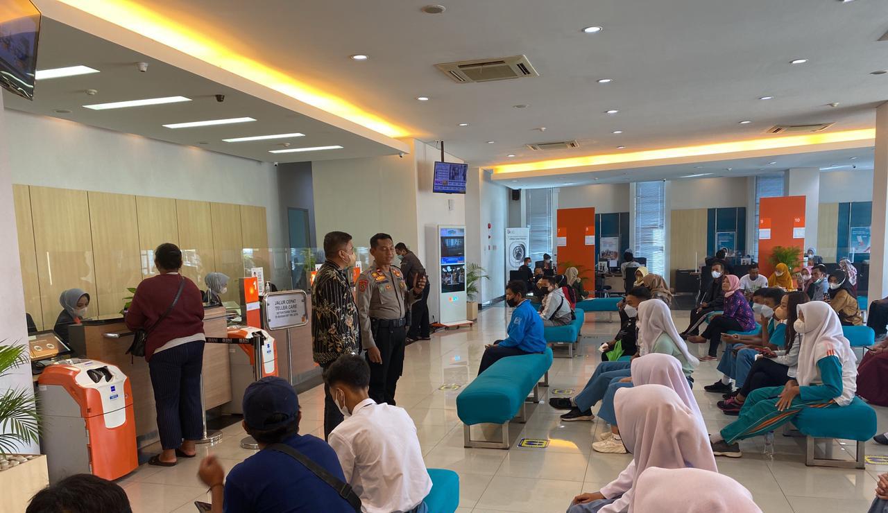 Cegah Aksi Penipuan Lewat Medsos, Polres Ponorogo Berikan Penyuluhan Nasabah Bank