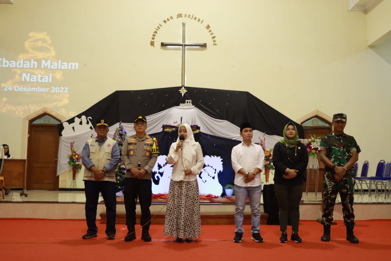 Kapolresta Mojokerto Kawal Bupati bersama Forkopimda Kunjungi Pospam Simpang 3 Gajah Mada