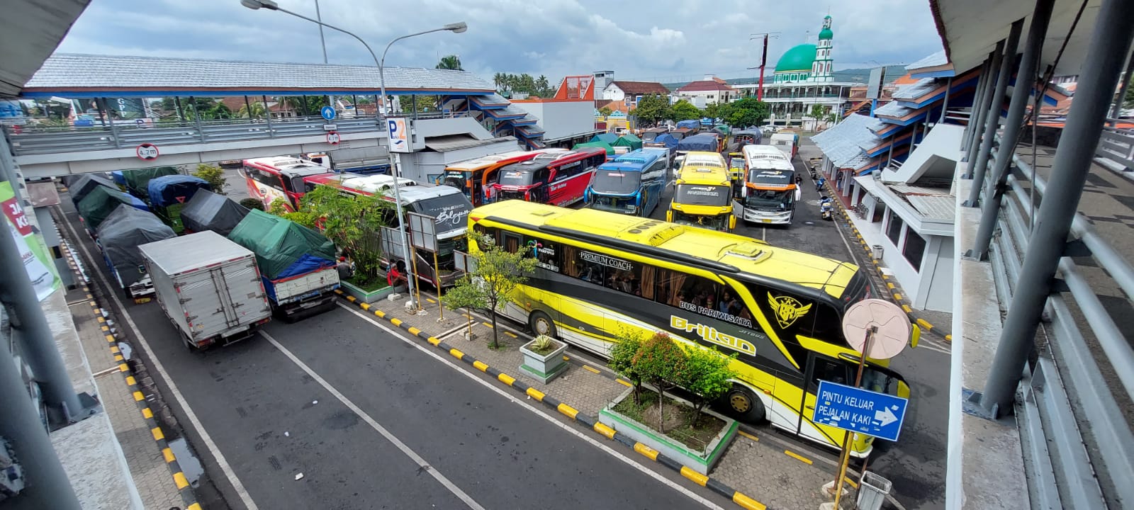Polresta Banyuwangi Lakukan Pola Pengaturan Lalin, Urai Kepadatan Kendaraan di Pelabuhan Ketapang