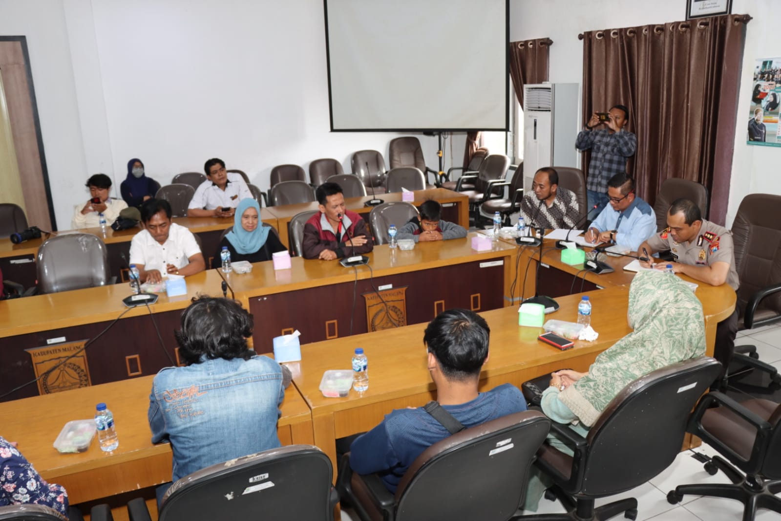 Kapolres Malang Dampingi Keluarga Korban Tragedi Kanjuruhan Audiensi Dengan DPRD Kab.Malang