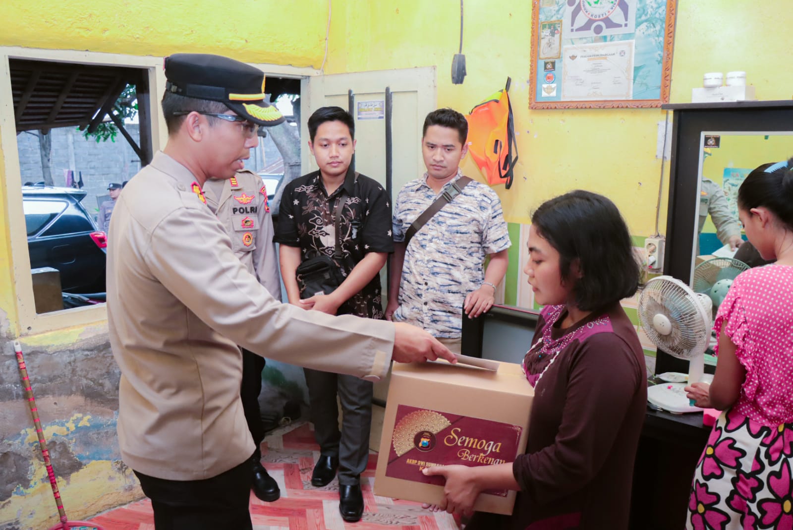 Kapolres Situbondo Beri Santunan Bayi Penderita Meningokel