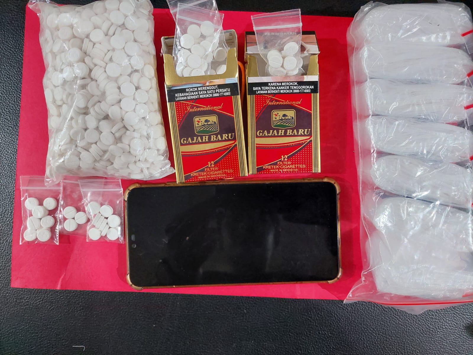 Polres Tanjung Perak Berhasil Mengamankan Tersangka Pengedar Ribuan Pil Double L