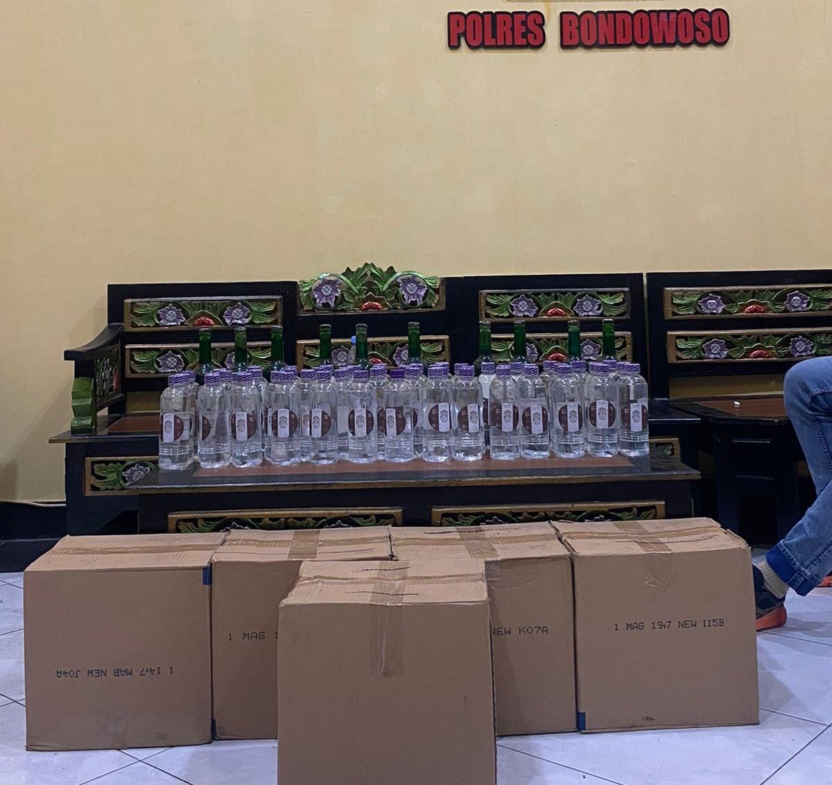 Polres Bondowoso Ungkap Peredaran Miras Oplosan, Ratusan Botol Arak Berhasil Diamankan