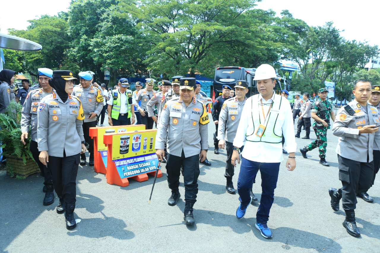 Ops Ketupat Semeru 2023, Kapolda Jatim Cek Pospam dan Posyan di Surabaya Raya