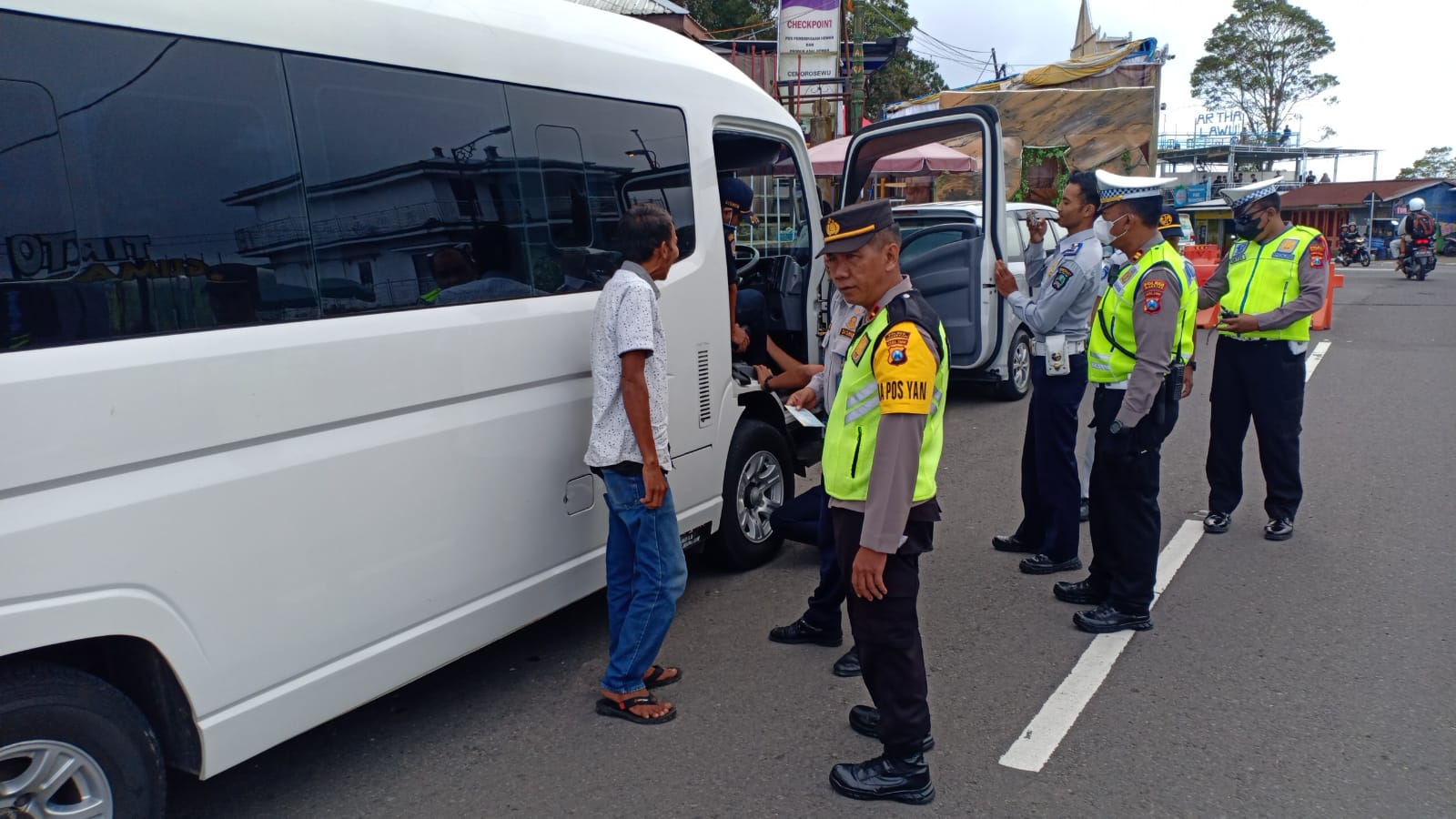 Polres Magetan Buka Bengkel Siaga dan Lakukan Ramp Check di Cemorosewu Pada Ops Ketupat 2023