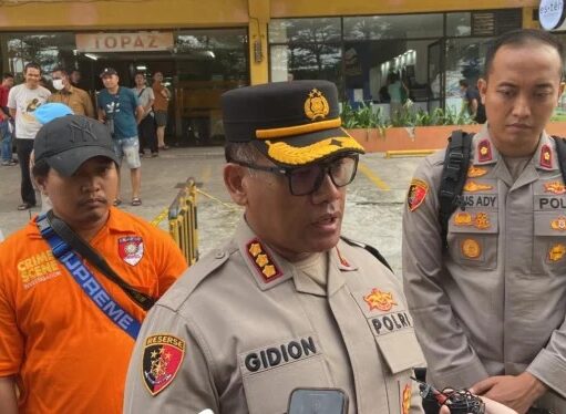 Polisi Olah TKP Ulang Ungkap Motif Sekeluarga Bunuh Diri Lompat dari Apartemen