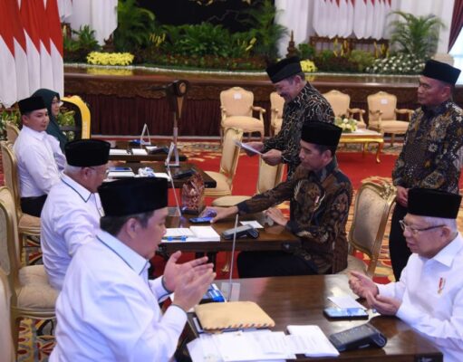 Presiden Jokowi dan Wapres Ma’ruf Amin Serahkan Zakat melalui Baznas
