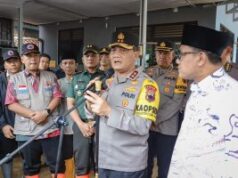 Kunjungi Korban Banjir di Pekalongan, Kapolda Jawa Tengah Berikan Bantuan