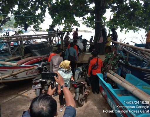 Ratusan Perahu Nelayan Rusak Berat Akibat Ombak BesarPolisi Himbau Nelayan Tidak Melaut
