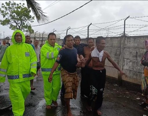 Satpolairud Berhasil Selamatkan Nelayan Korban Kapal Karam di Perairan Situbondo