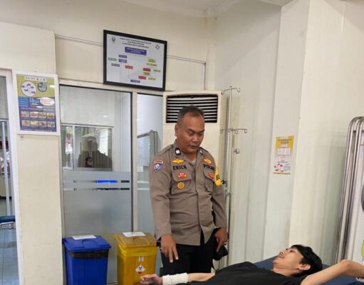 Bhabinkamtibmas Pengasinan Kegiatan Problem Solving Warga Bantu Amankan Pria Mengamuk