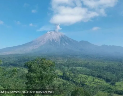 Kamis Pagi Ini Gunung Semeru Dua Kali Erupsi