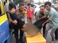 Kapolres Metro Tangerang Kota Bantu Korban Kecelakaan Lalu Lintas di Bunderan Tugu Adipura