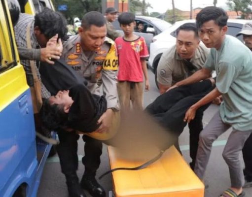 Kapolres Metro Tangerang Kota Bantu Korban Kecelakaan Lalu Lintas di Bunderan Tugu Adipura