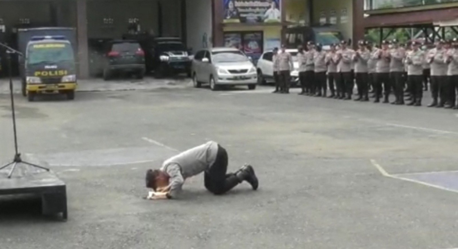 Aipda M Niam yang Bersujud di Depan Kapolres Ternyata Sempat Lupa Istri