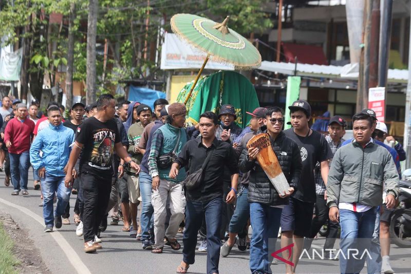 Pemakaman Korban Meninggal Dunia ke-135 Tragedi Kanjuruhan di Malang