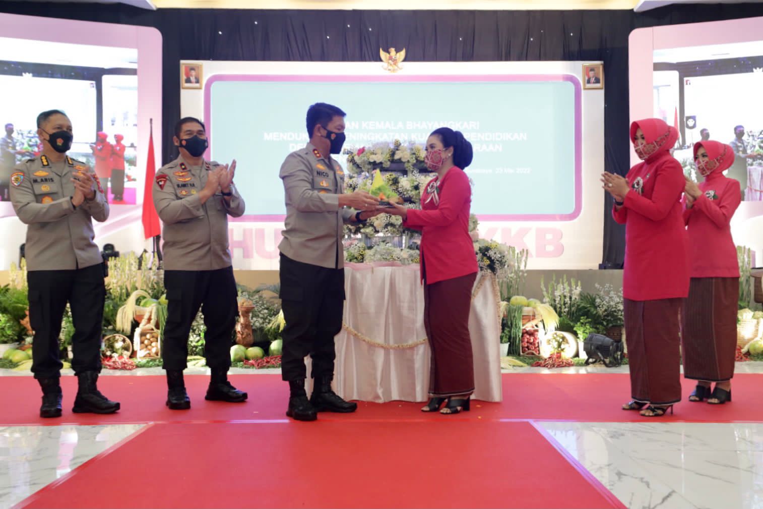 Kapolda Jatim Mengikuti Upacara Virtual HUT Ke-42 Yayasan Kemala Bhayangkari Tahun 2022 di Mapolda Jatim