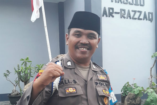 Bripka Bon Ali Polisi Bintara Berhati Emas Dengan Prestasi Sosial Fenomenal