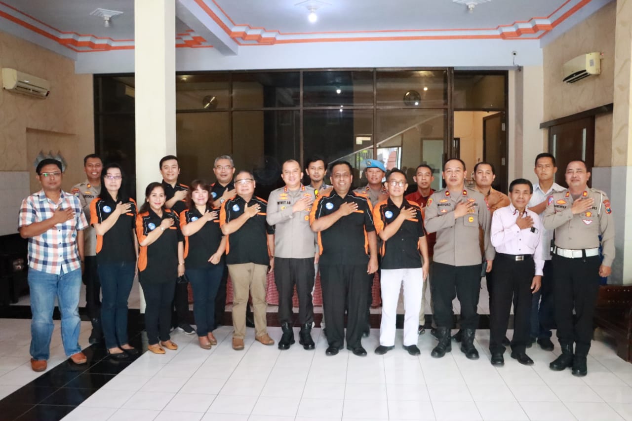 c4036046-6c46-4c80-8082-72402fa0eec5