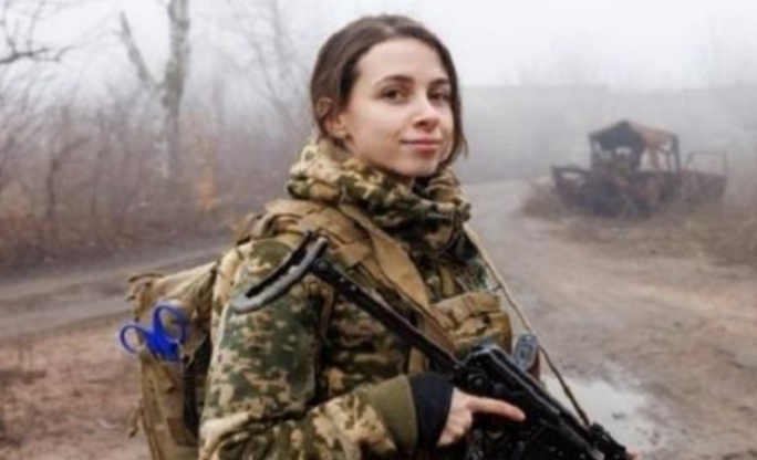 Wanita Ukraina Menjerit Minta Bantuan Pria Indonesia