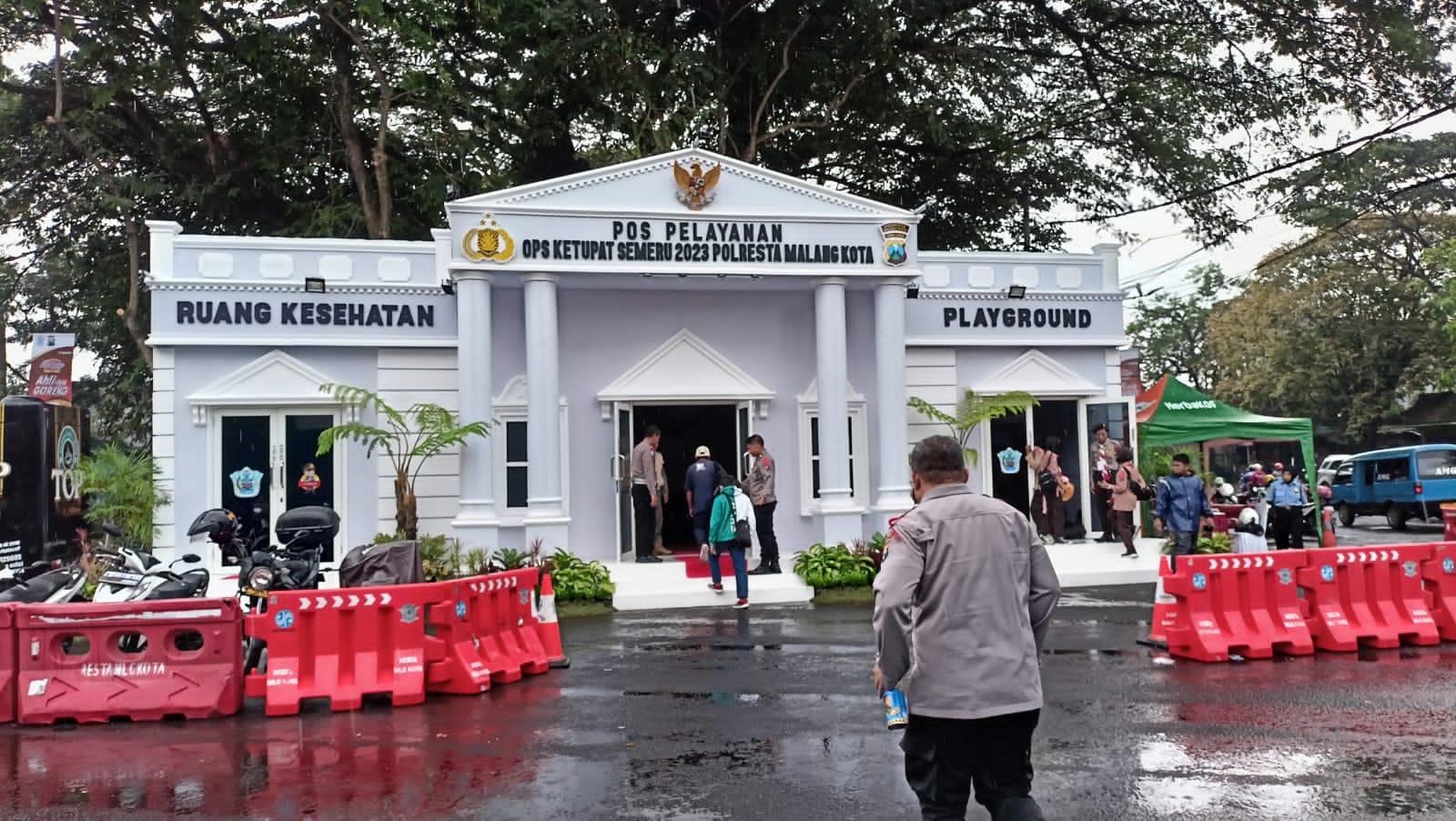 Ada Posyan Miniatur Istana Merdeka di Kota Malang, Pemudik Terkesan
