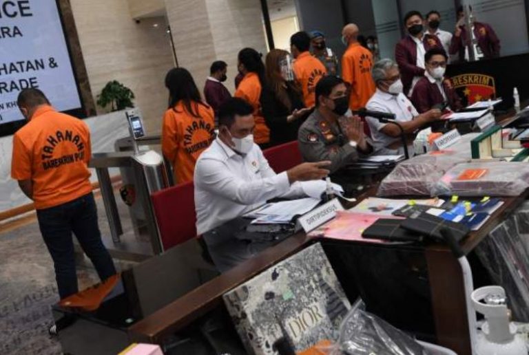 dbab8d0f28df212f88643b7812094d597b03047528d9a243022faefa25e00ae8.0