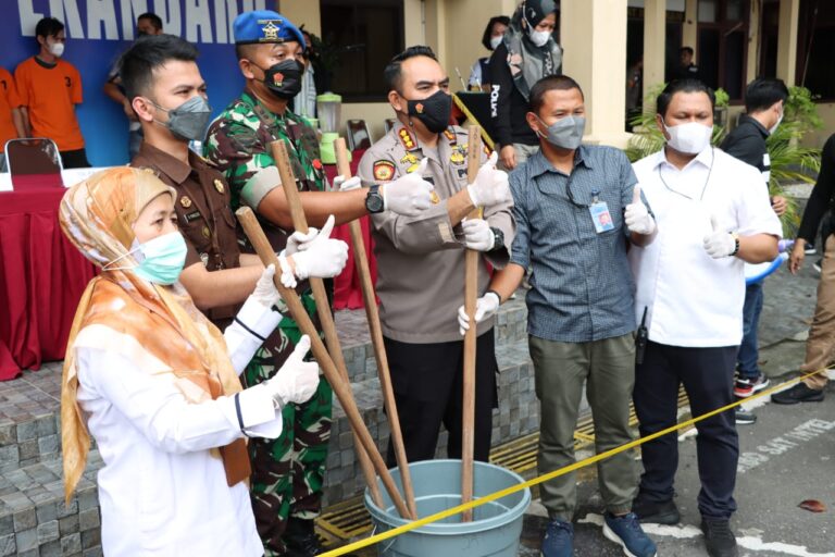 Kapolresta Pekanbaru Memusnahkan 8.888 Butir Bkstasi dan 1.9 kg Sabu