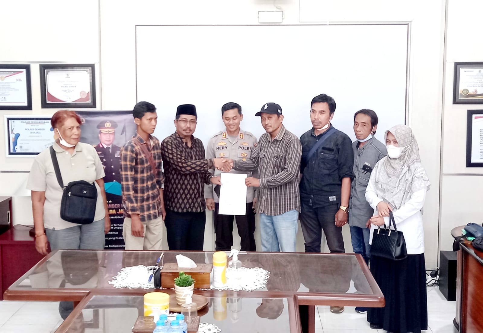Ciptakan Kamtibmas yang Kondusif, Kapolres Jember Damaikan Konflik Wartawan dengan Pengurus Pesantren