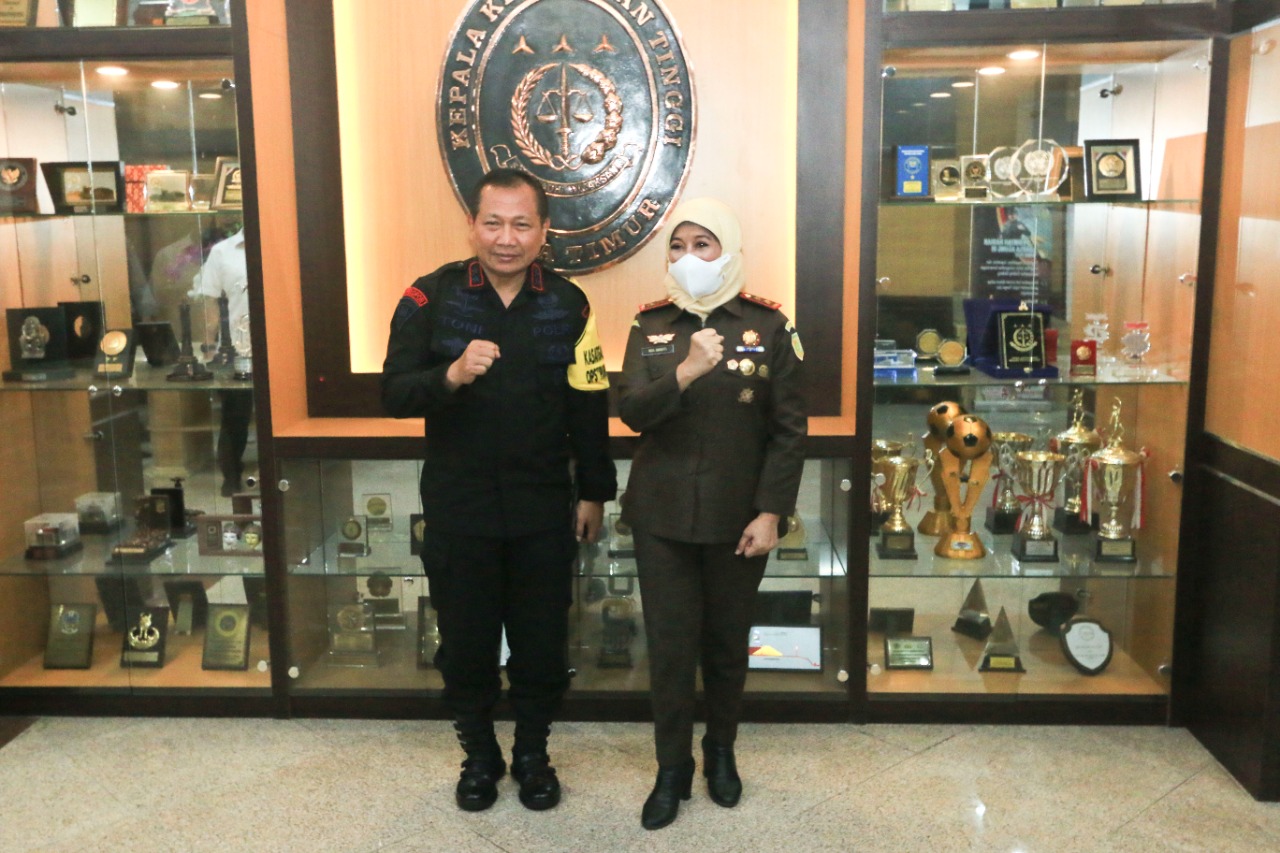 Tingkatkan Sinergitas Kapolda Jatim Courtesy Call dengan Kajati Jatim