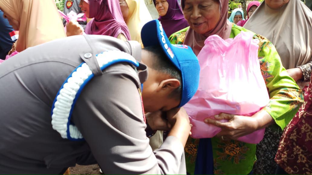 BHAYANGKARA Merukunkan Menyatukan Mendamaikan